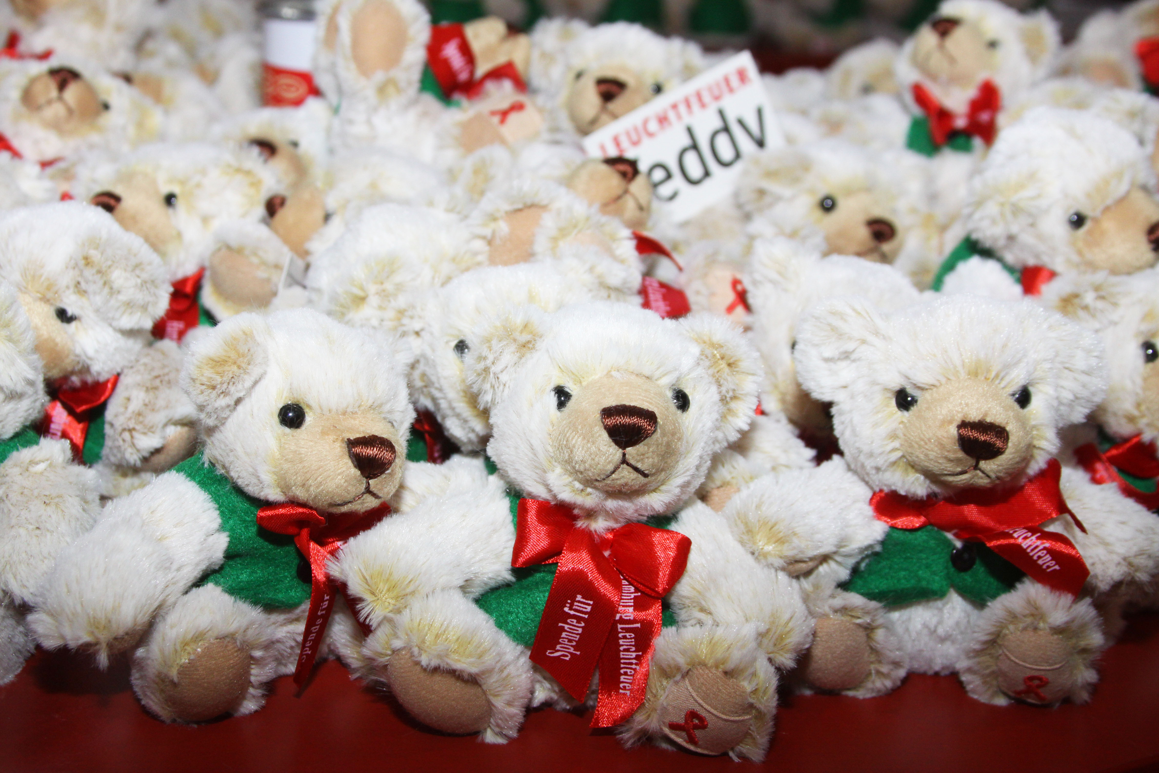 Der Leuchtfeuer Teddy 2019 – Benefizverkauf im Hauptbahnhof Hamburg